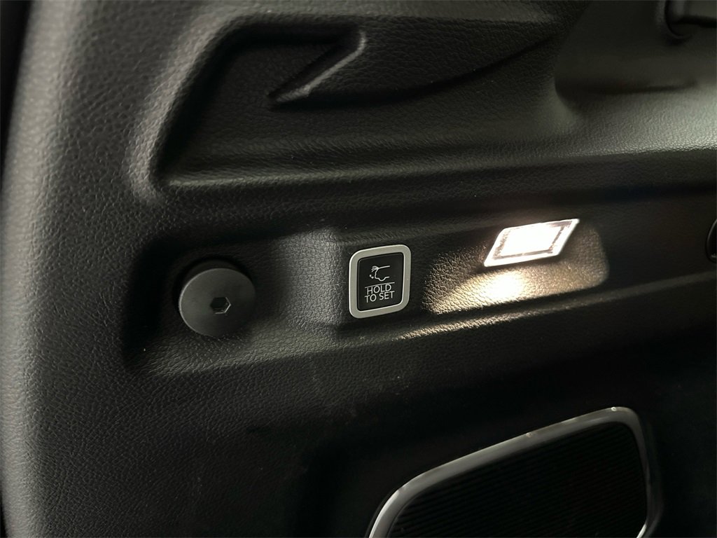 Used 2021 Jeep Grand Cherokee L Limited w/ Luxury Tech Group II image 21