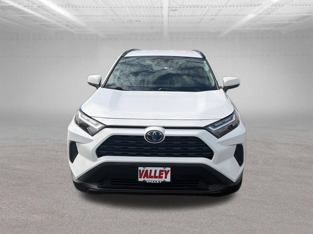 Used 2023 Toyota RAV4 XLE AWD/4WD image 3
