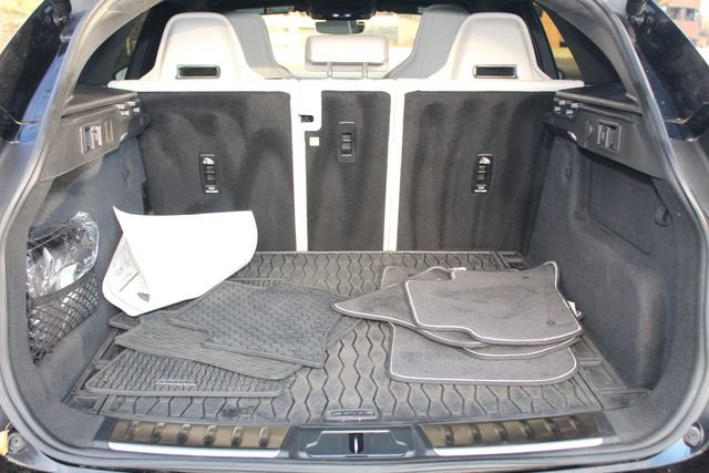 Used 2023 Jaguar F-PACE SVR image 11