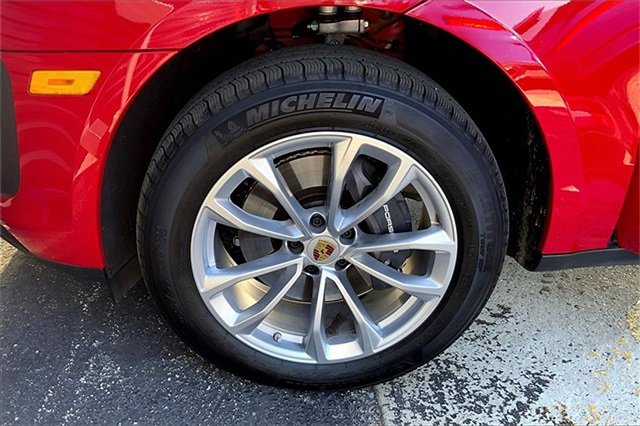 Used 2025 Porsche Macan image 14