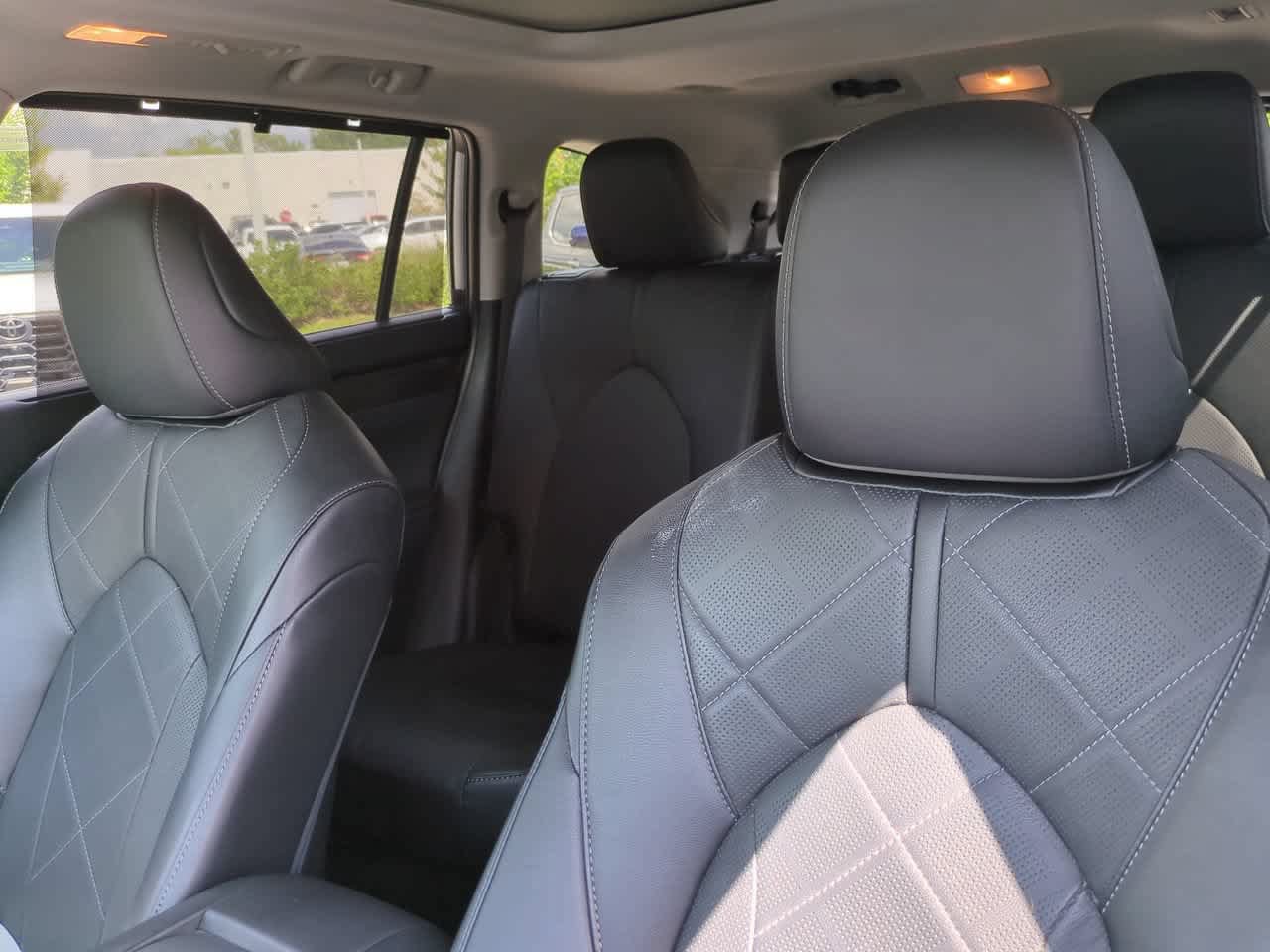 Certified 2024 Toyota Highlander Platinum AWD/4WD image 8