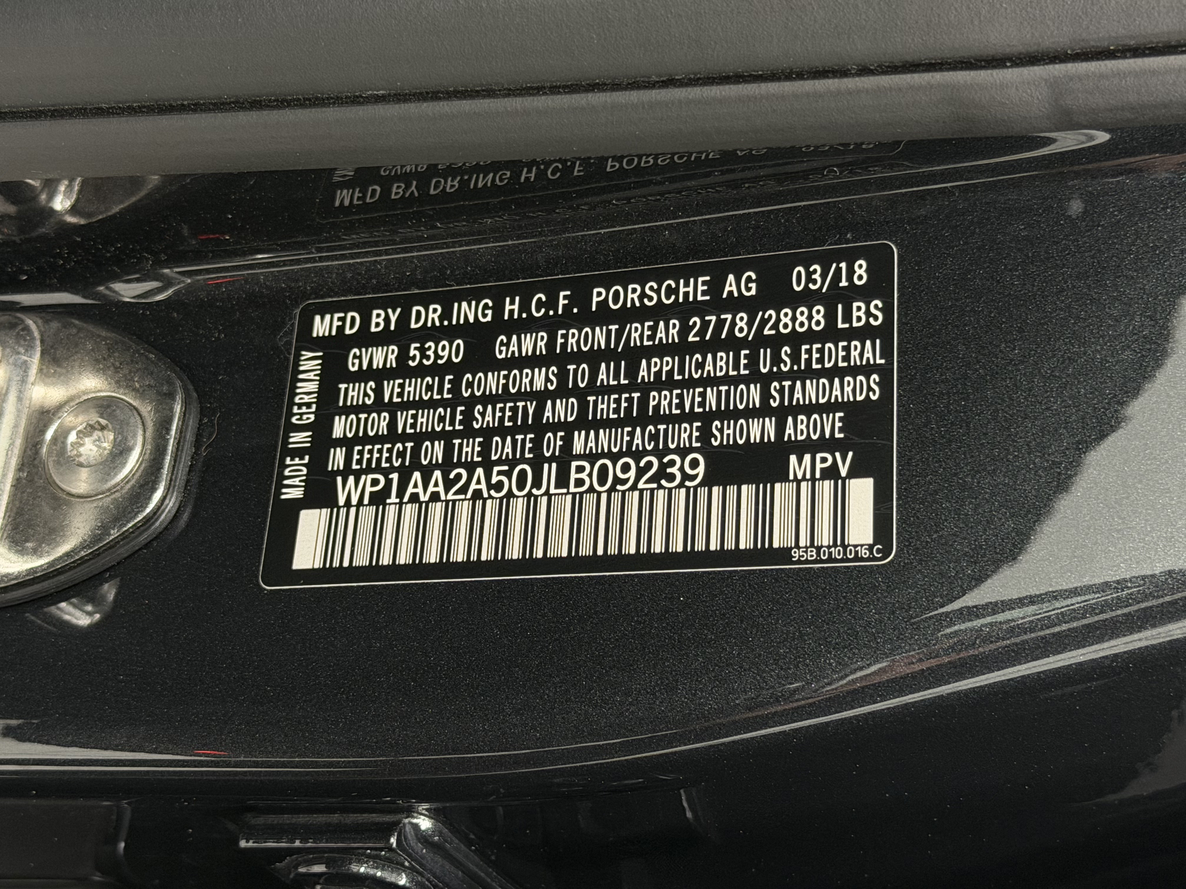 Certified 2018 Porsche Macan AWD/4WD image 59