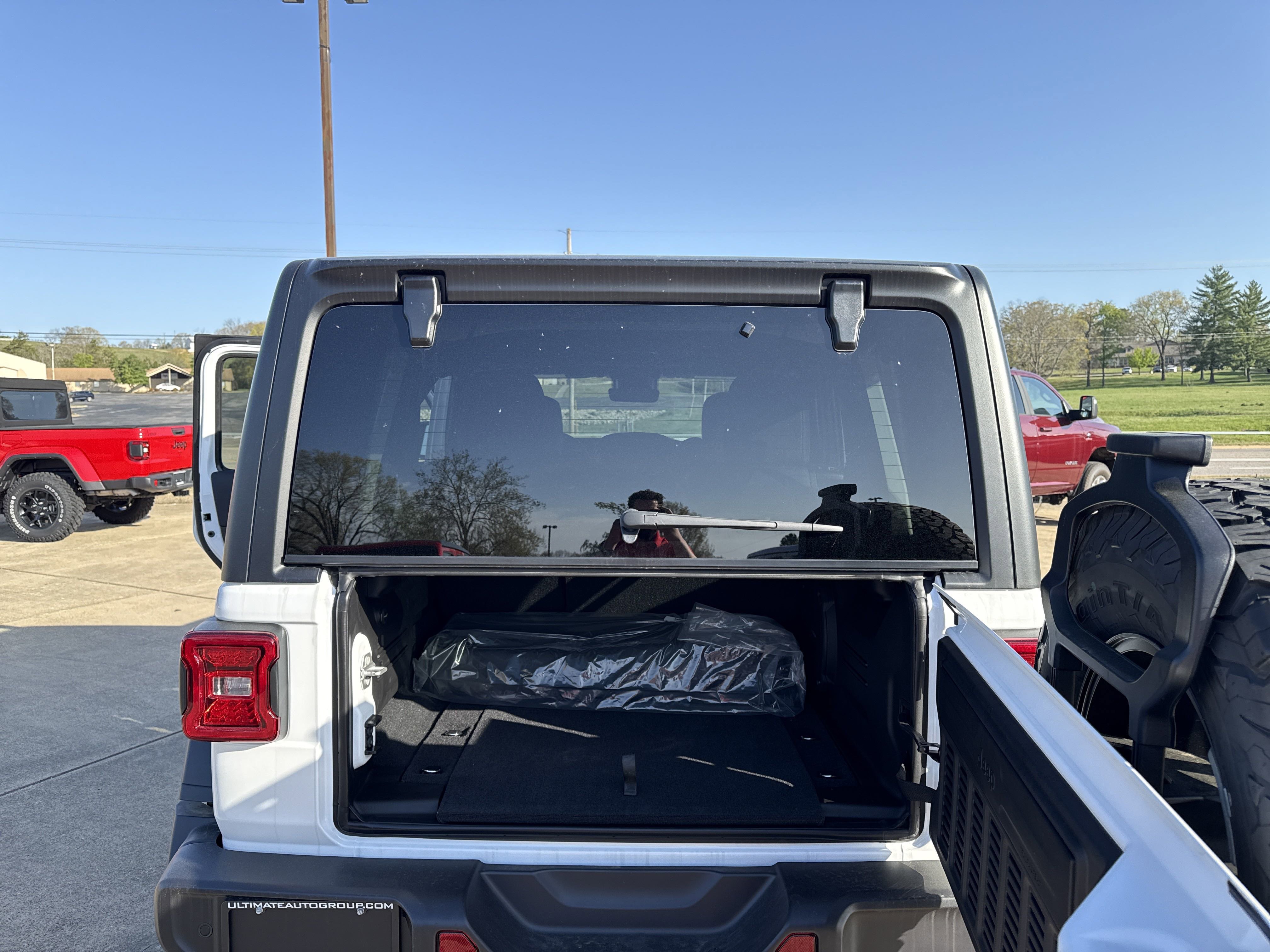 New 2025 Jeep Wrangler Unlimited Rubicon w/ Technology Group image 33