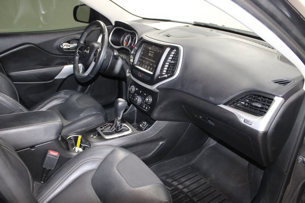 Used 2018 Jeep Cherokee Latitude Plus FWD image 23