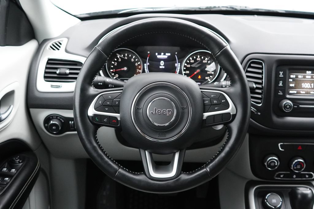 Used 2018 Jeep Compass Latitude w/ Cold Weather Group AWD/4WD image 13