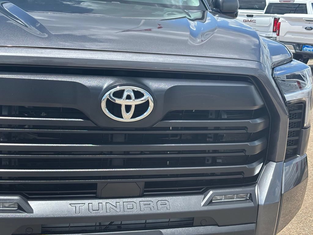 Used 2022 Toyota Tundra SR5 w/ Convenience Package RWD image 3