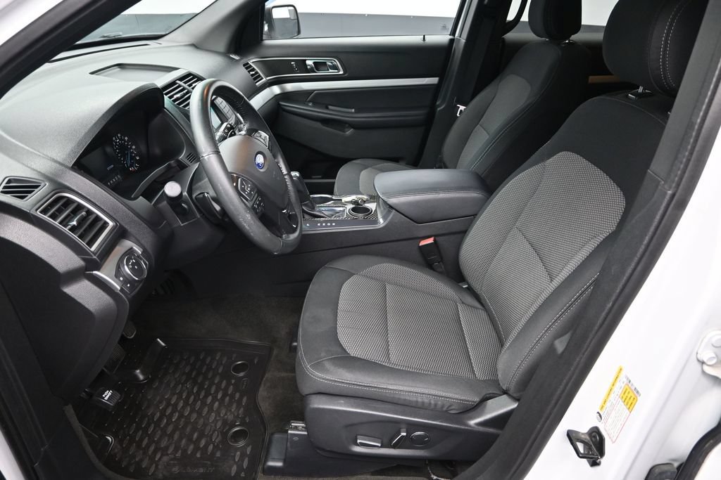 Used 2017 Ford Explorer XLT FWD image 13