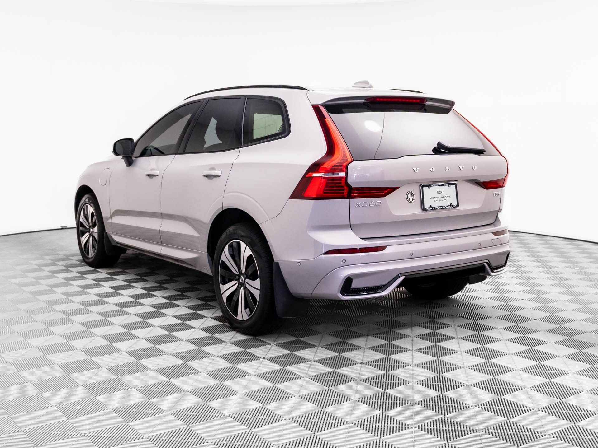 Used 2025 Volvo XC60 T8 Plus w/ Climate Package AWD/4WD video 3