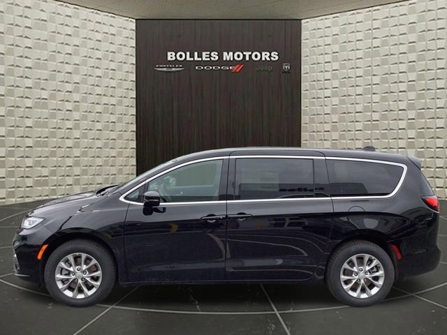 New 2026 Chrysler Pacifica Select image 5