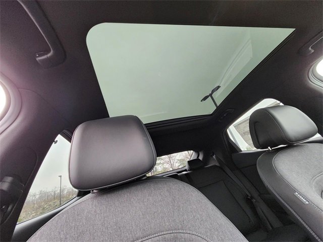 Used 2025 Genesis GV60 Advanced image 24