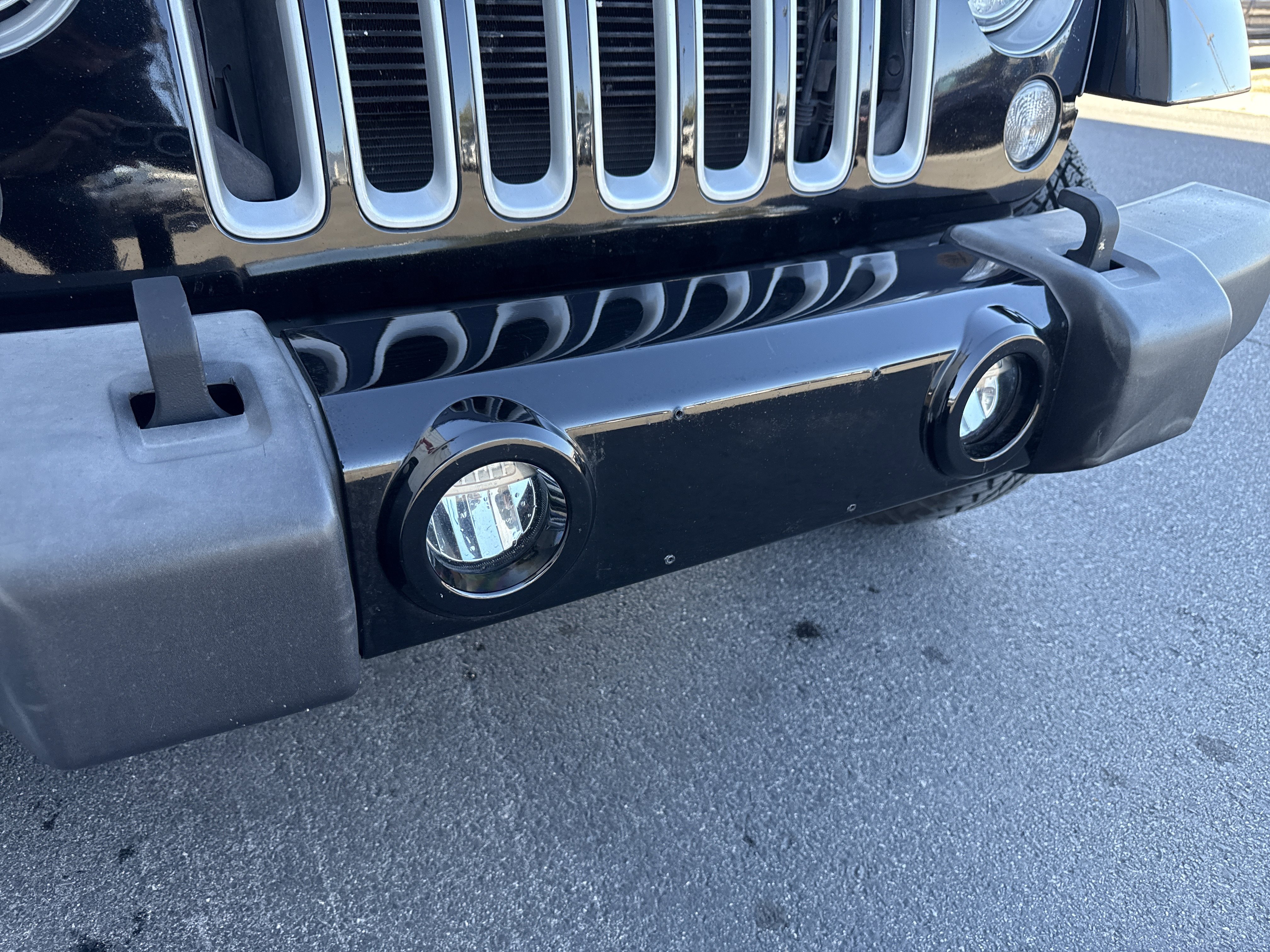 Used 2018 Jeep Wrangler Unlimited Sahara w/ Connectivity Group image 9