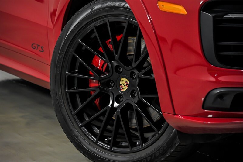 Used 2023 Porsche Cayenne GTS AWD/4WD image 3