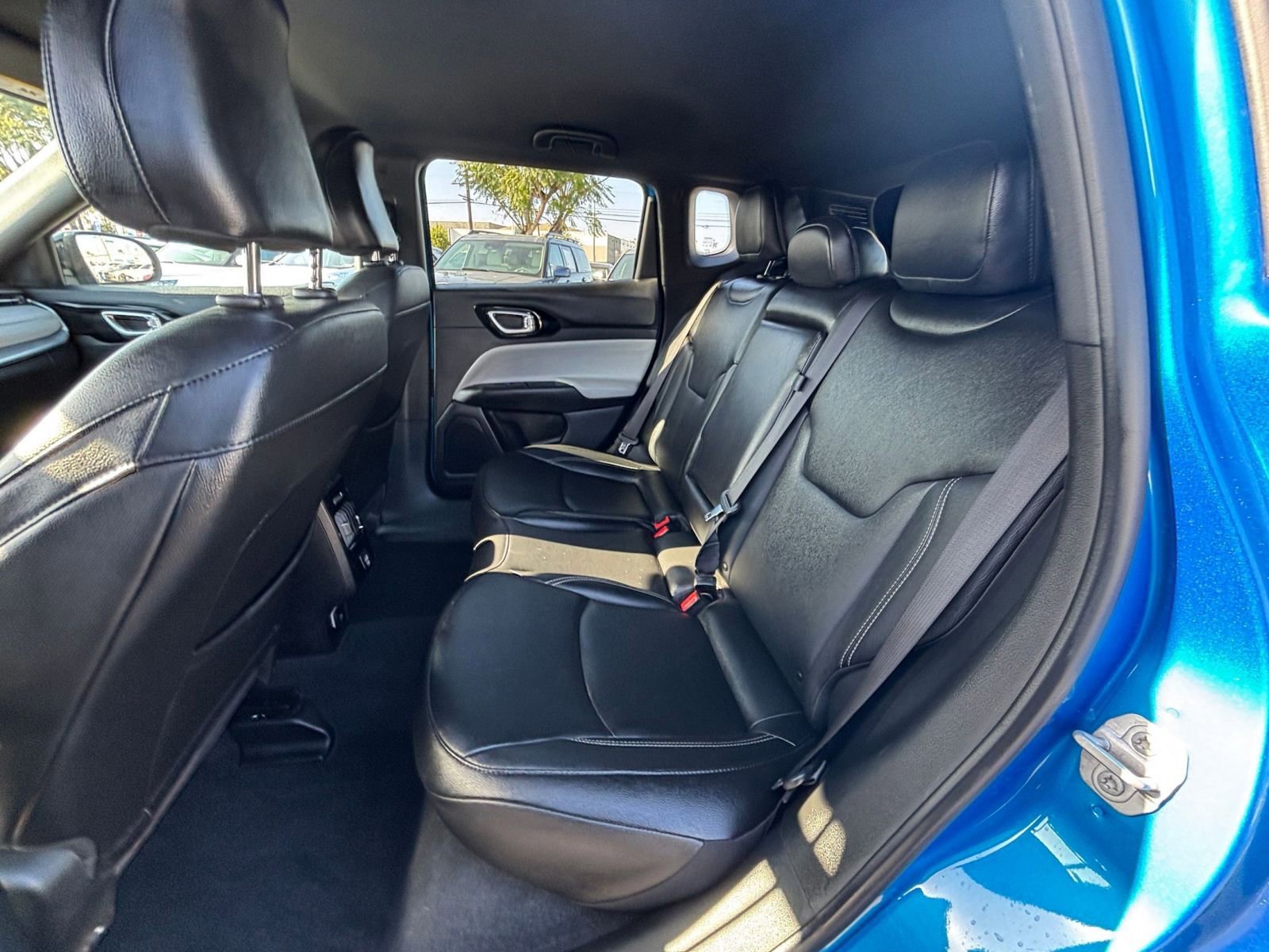 Used 2025 Jeep Compass Limited image 27