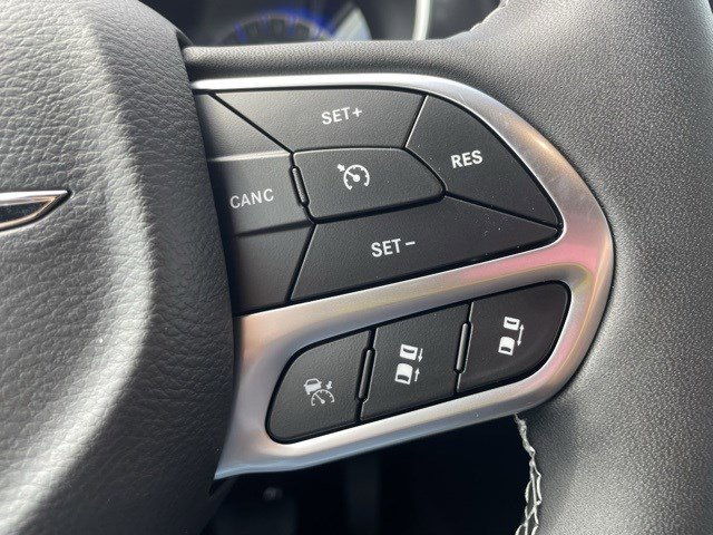 New 2026 Chrysler Pacifica Select image 16