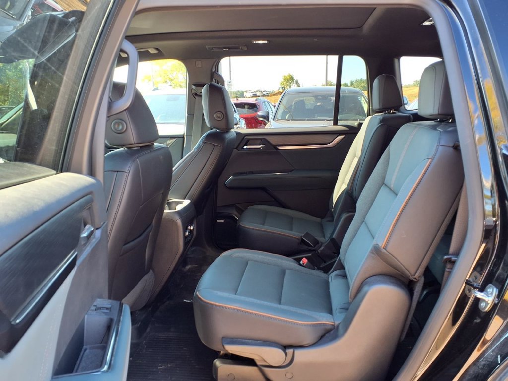 Used 2026 GMC Acadia AT4 w/ Luxury Package AWD/4WD image 13
