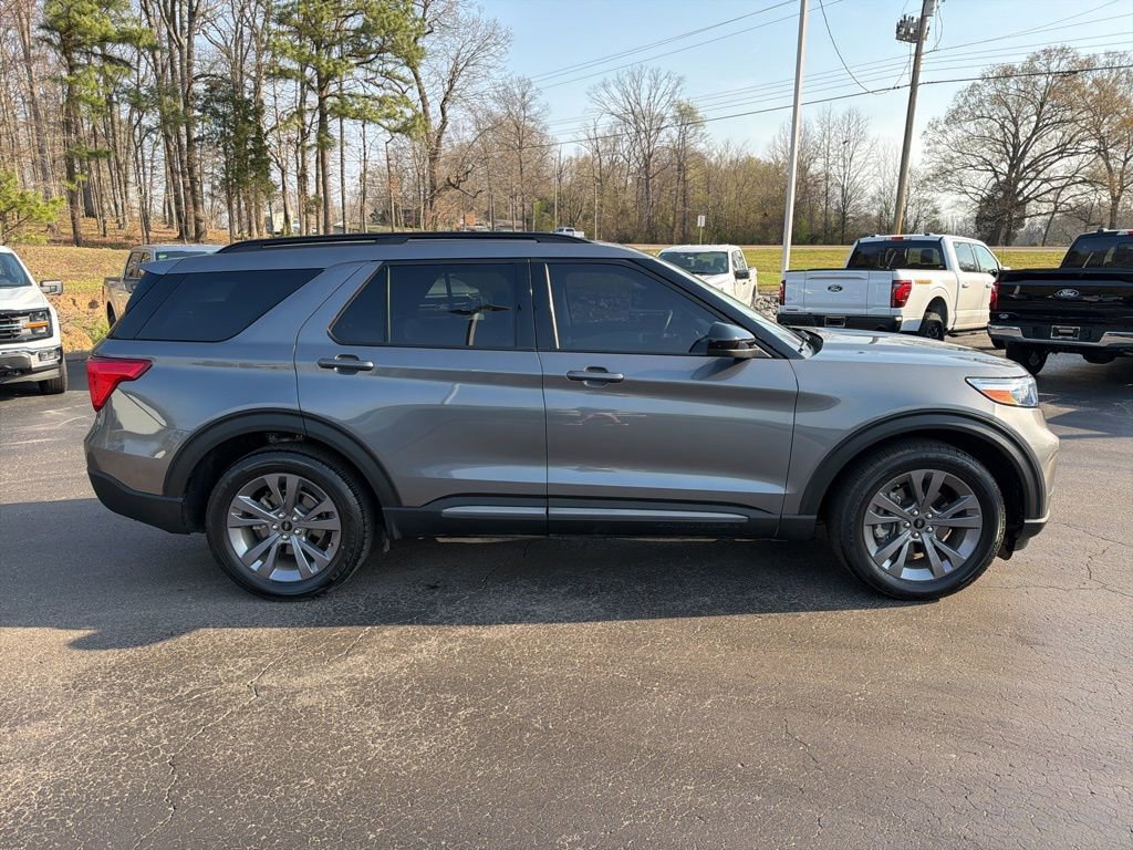 Used 2022 Ford Explorer XLT w/ Equipment Group 202A image 2