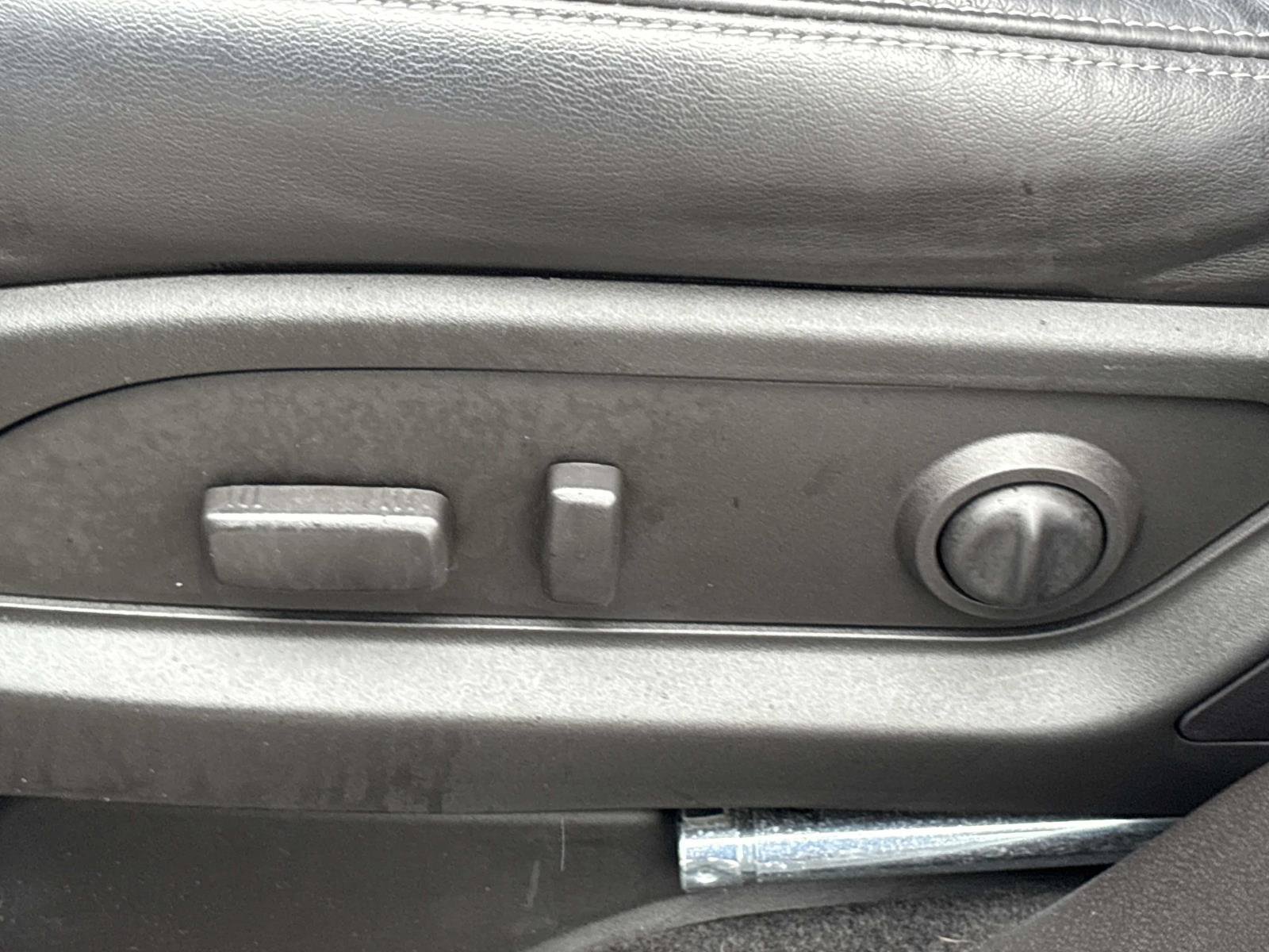 Used 2017 Buick Enclave Leather FWD image 16