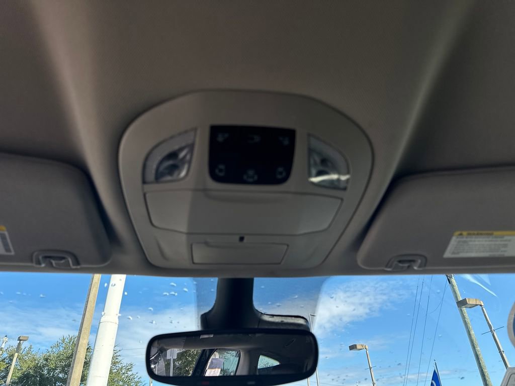 Used 2024 Chrysler Pacifica Select image 43