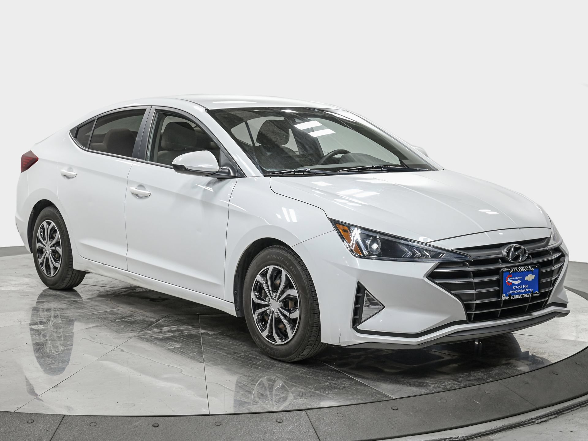 Used 2020 Hyundai Elantra SE FWD image 11