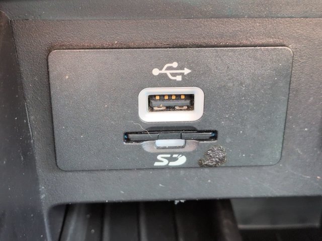 Used 2016 Ford Explorer XLT w/ Equipment Group 202A FWD image 22