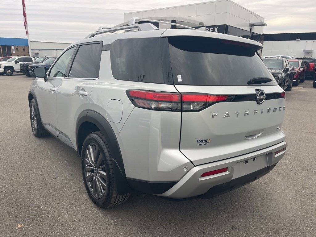 Used 2023 Nissan Pathfinder SL w/ SL Premium Package image 3