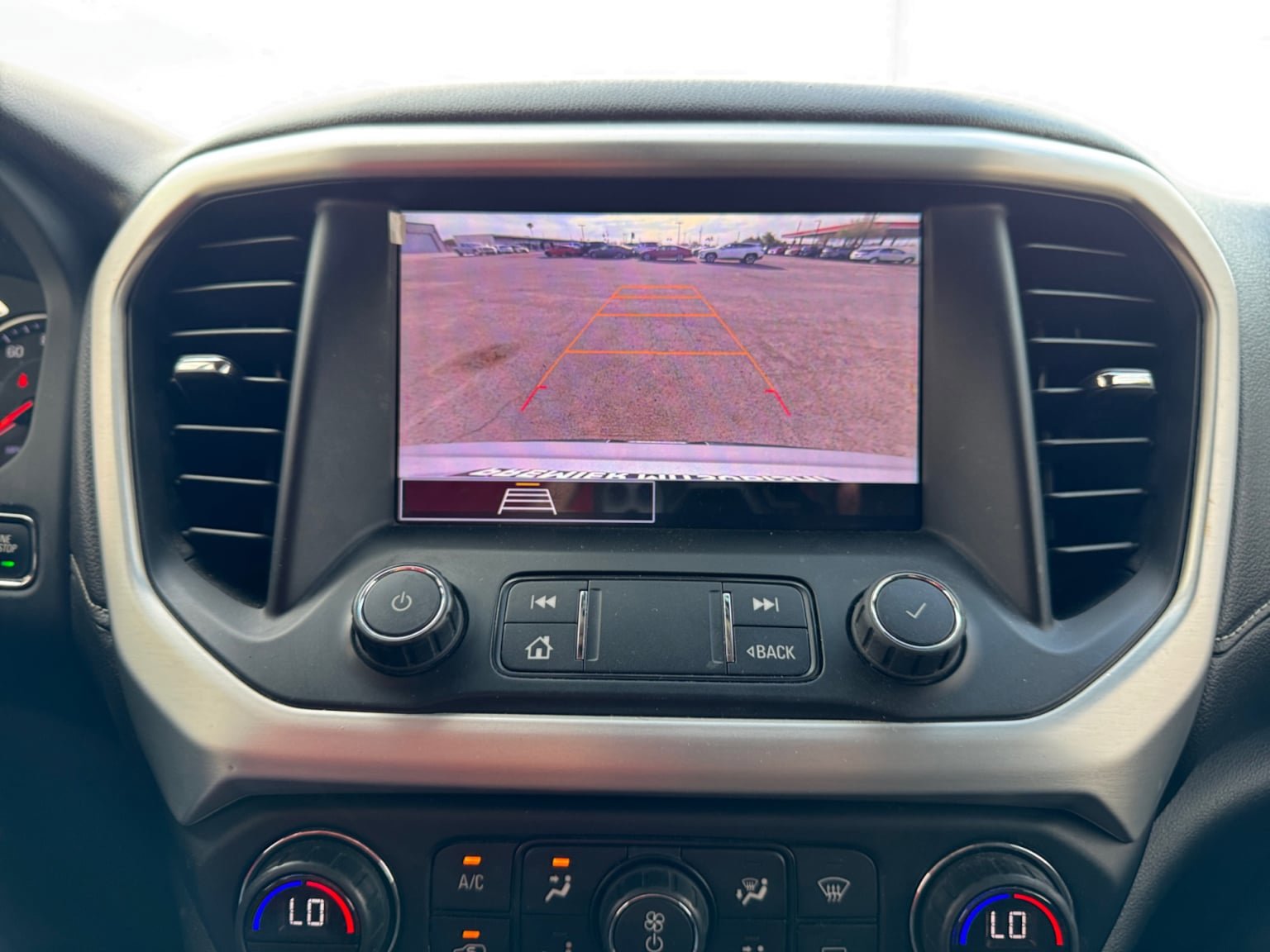 Used 2020 GMC Acadia SLE FWD image 21