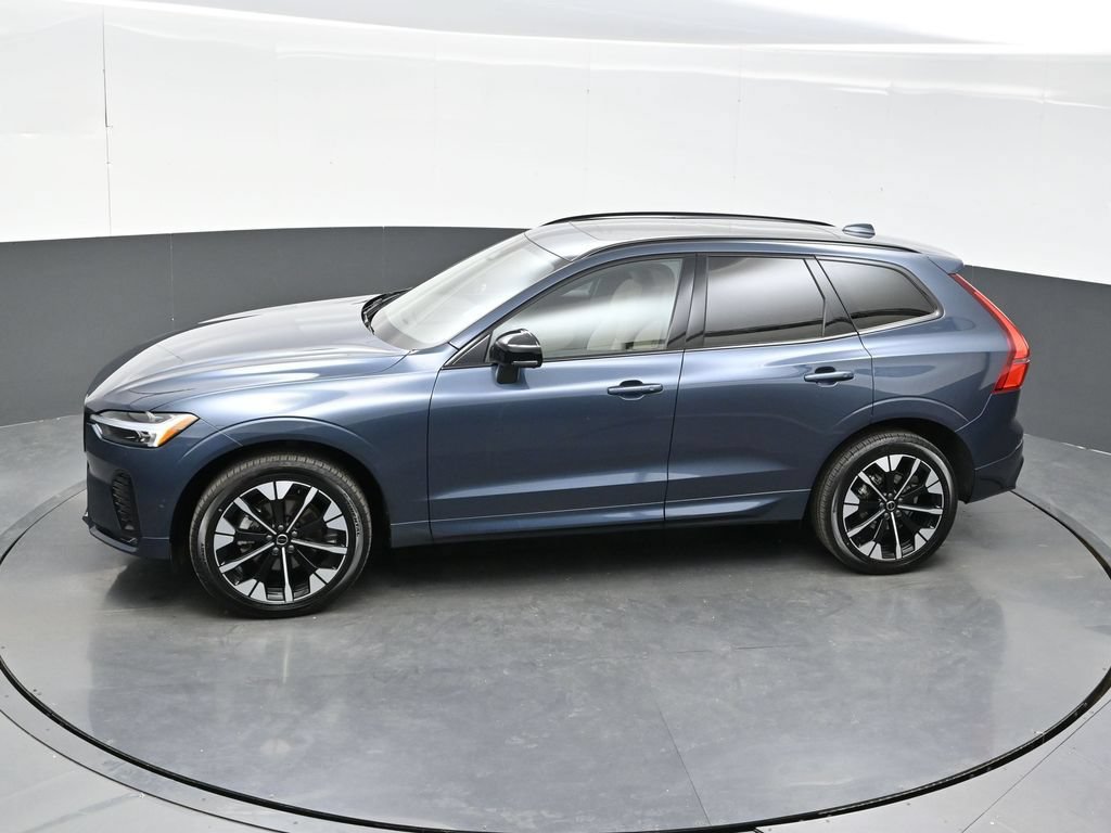 Used 2026 Volvo XC60 B5 Plus AWD/4WD image 32