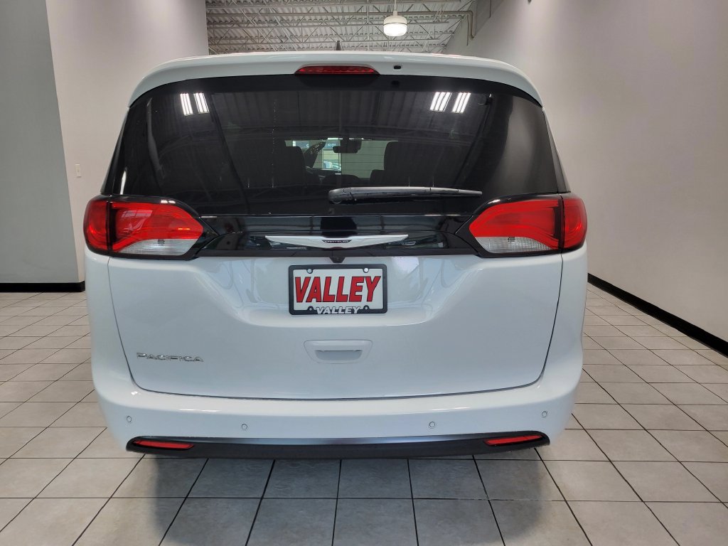 New 2027 Chrysler Pacifica LX FWD image 5
