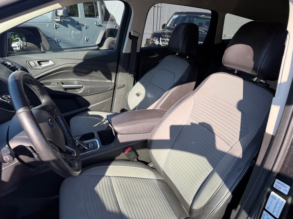 Used 2017 Ford Escape Titanium image 47