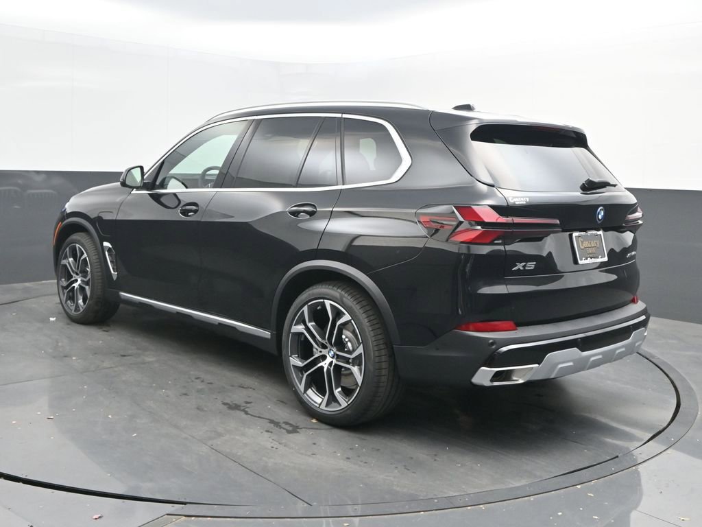 New 2026 BMW X5 xDrive50e w/ Premium Package AWD/4WD image 3