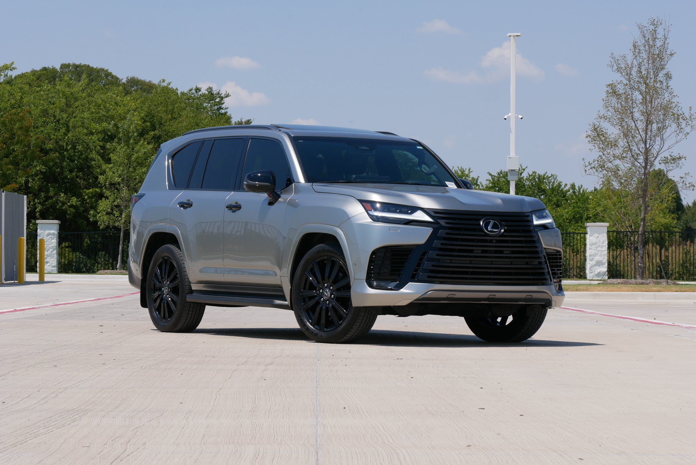 Used 2026 Lexus LX 700h Luxury w/ Appearance Package AWD/4WD image 2