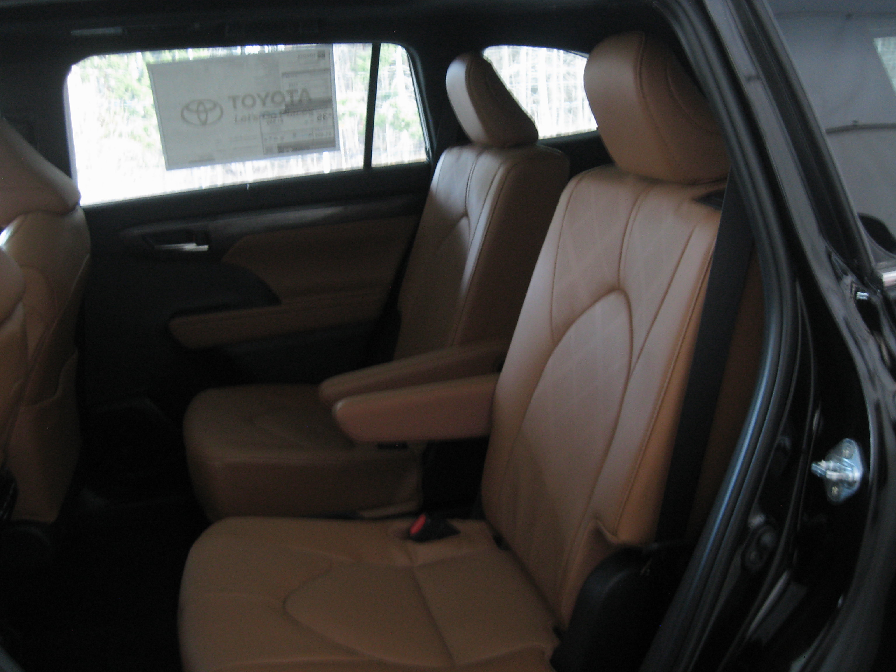 New 2026 Toyota Highlander Platinum image 11