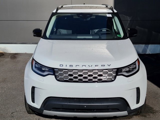 Used 2024 Land Rover Discovery S image 12