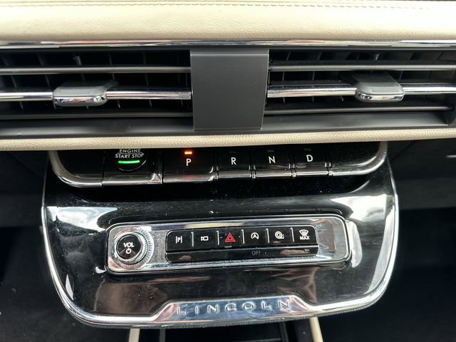 Used 2025 Lincoln Corsair AWD image 23