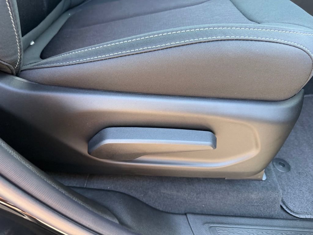 New 2026 Jeep Grand Cherokee Laredo RWD image 31