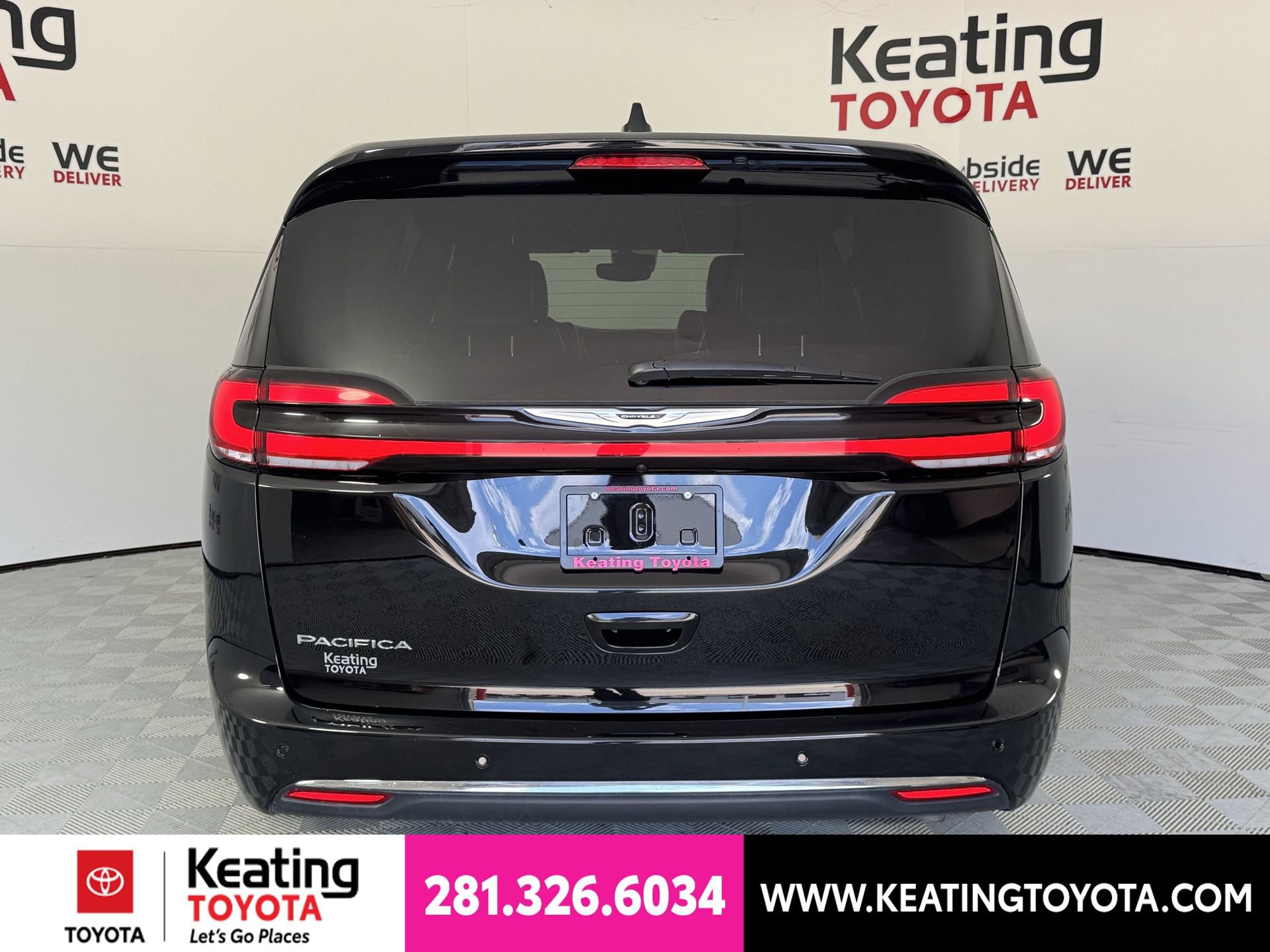 Used 2025 Chrysler Pacifica Select FWD image 6