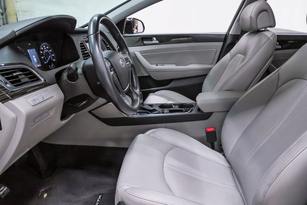 Used 2017 Hyundai Sonata Limited w/ Cargo Package FWD image 9