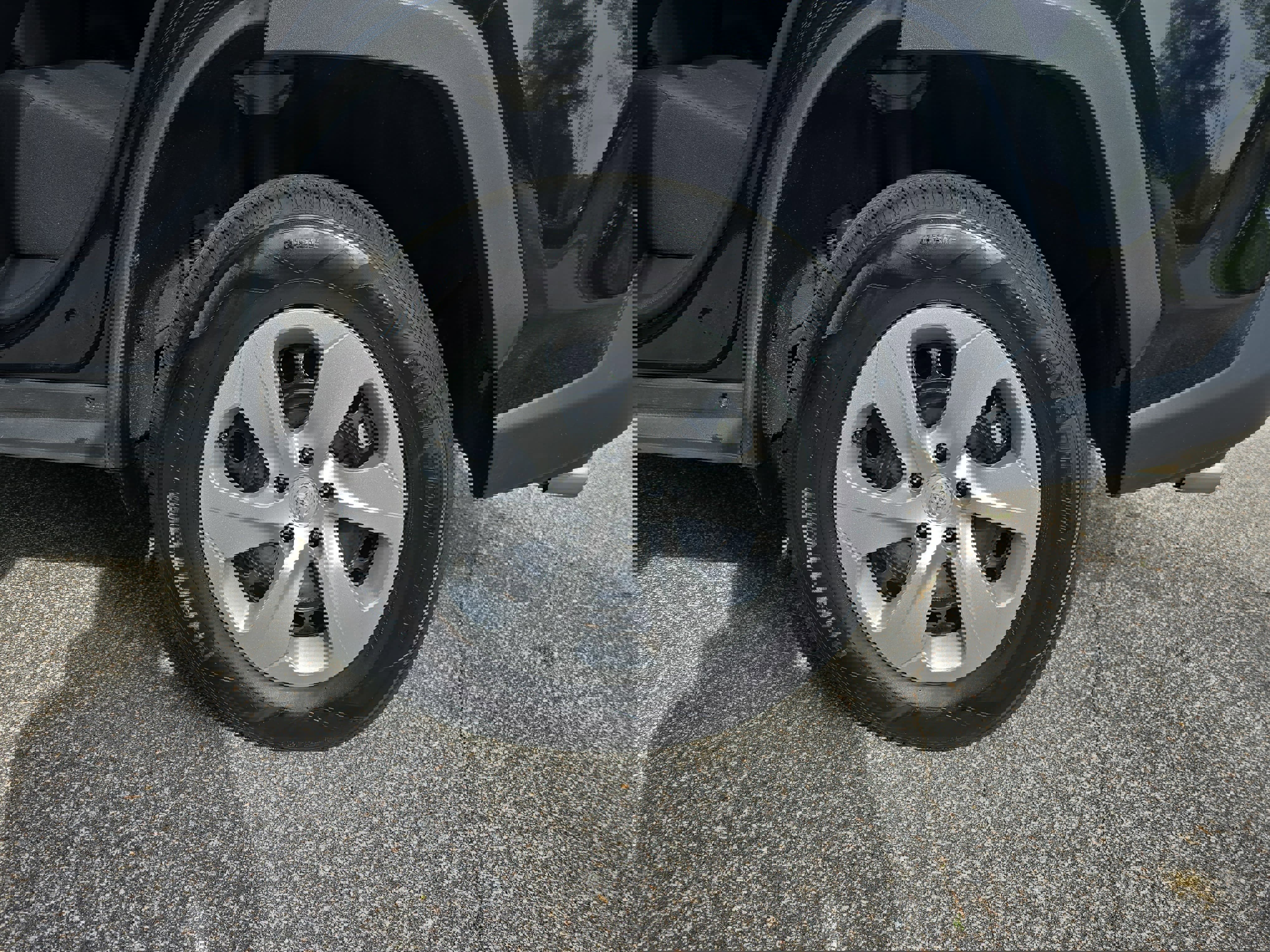 Used 2023 Toyota RAV4 LE image 31