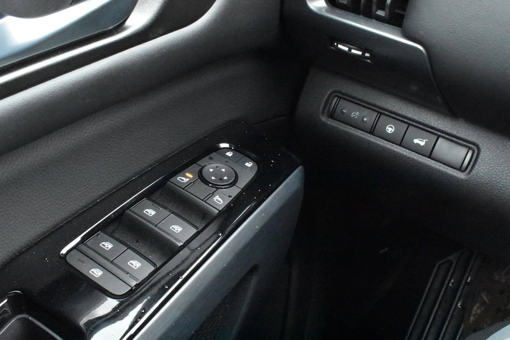 Used 2025 Nissan Pathfinder SL AWD/4WD image 14