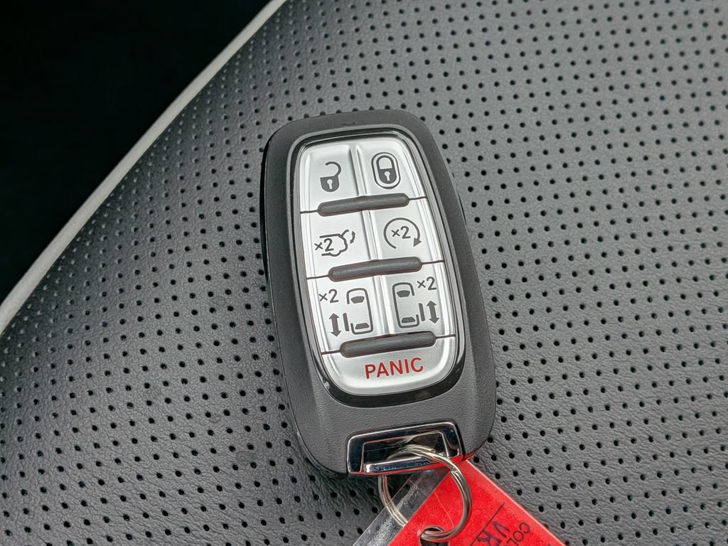 New 2027 Chrysler Pacifica Limited AWD/4WD image 25