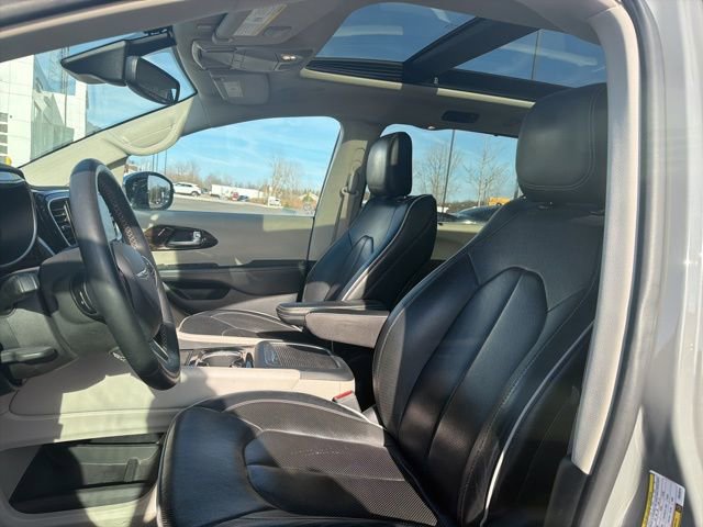 Used 2023 Chrysler Pacifica Limited image 10