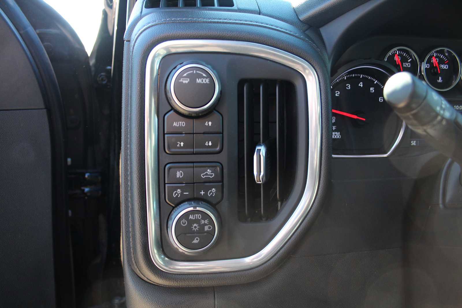 Used 2021 Chevrolet Silverado 1500 LT Trail Boss w/ Convenience Package II image 34