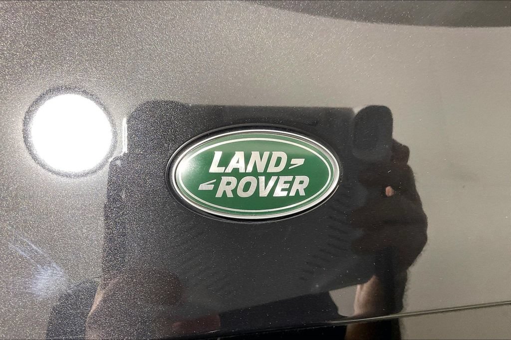 Used 2024 Land Rover Defender 110 SE AWD/4WD image 31