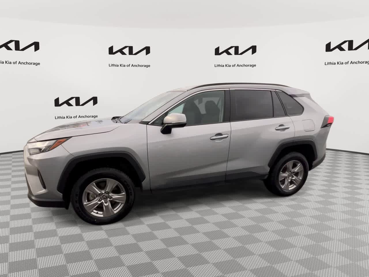 Used 2025 Toyota RAV4 XLE AWD/4WD image 4