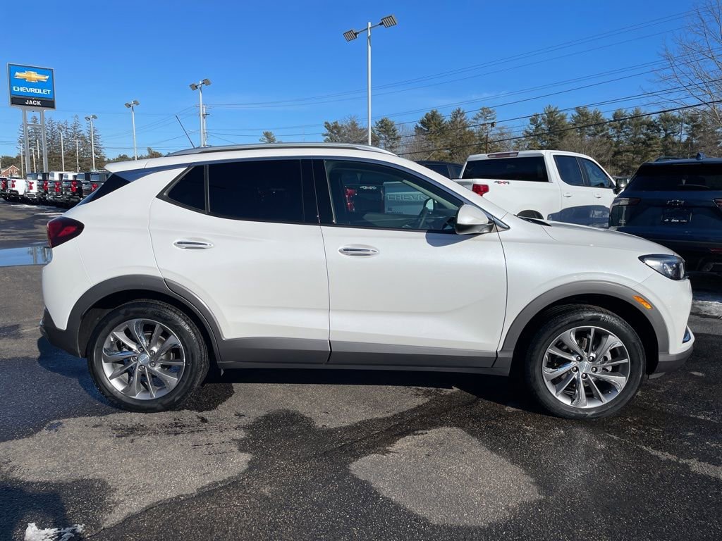 Used 2022 Buick Encore GX Essence w/ Experience Buick Package image 8