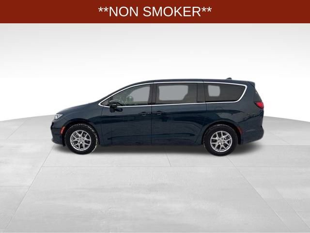 Used 2024 Chrysler Pacifica Touring image 4