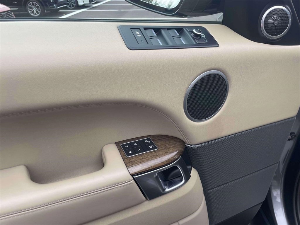 Used 2016 Land Rover Range Rover Sport HSE image 17