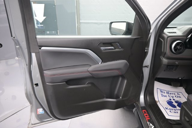 Used 2024 Chevrolet Colorado Z71 w/ Z71 Convenience Package 2 AWD/4WD image 9