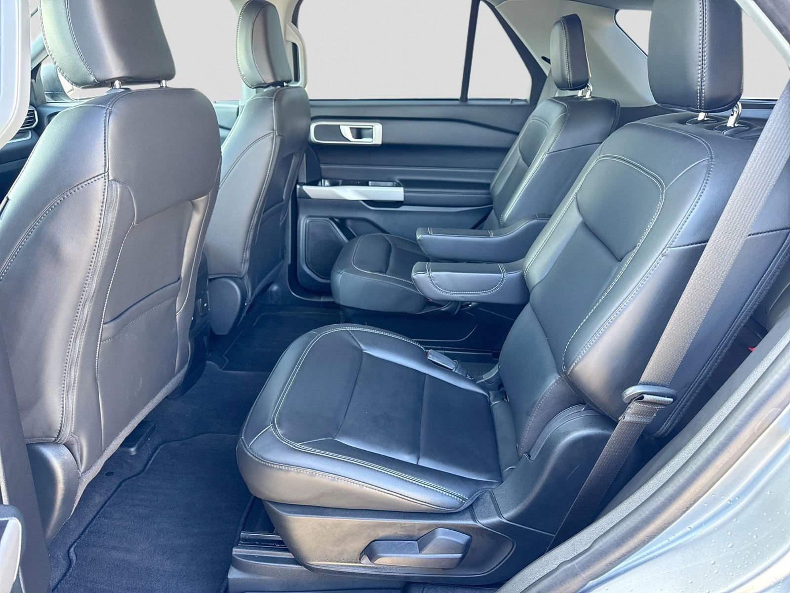 Certified 2024 Ford Explorer XLT w/ Equipment Group 202A image 5