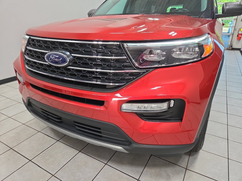 Used 2024 Ford Explorer XLT w/ Equipment Group 202A AWD/4WD image 25